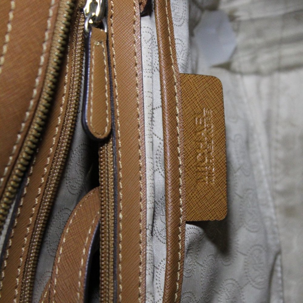 Michael Kors Large Selma Satchel - Picture 4 of 12
